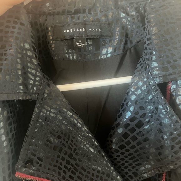 New English rose black vest with red zipper snake skin pattern ￼ - Picture 7 of 8